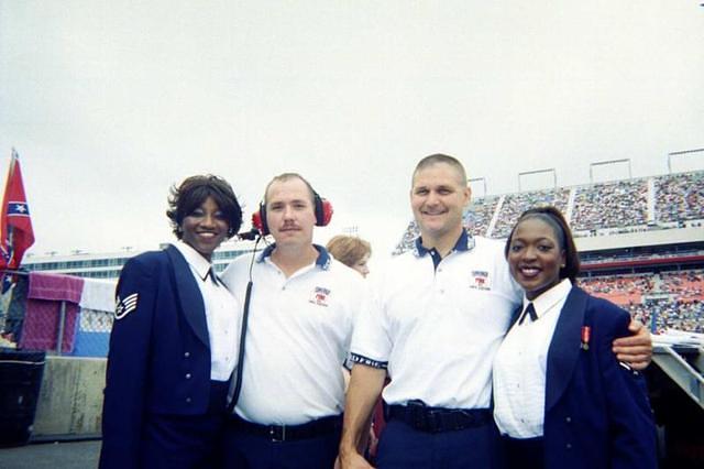 Lowes Motor Speedway-amber kee technicians